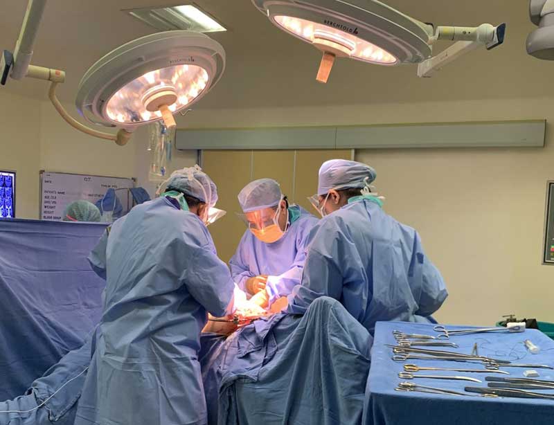 Traditional open surgery — one large incision on the abdomen
