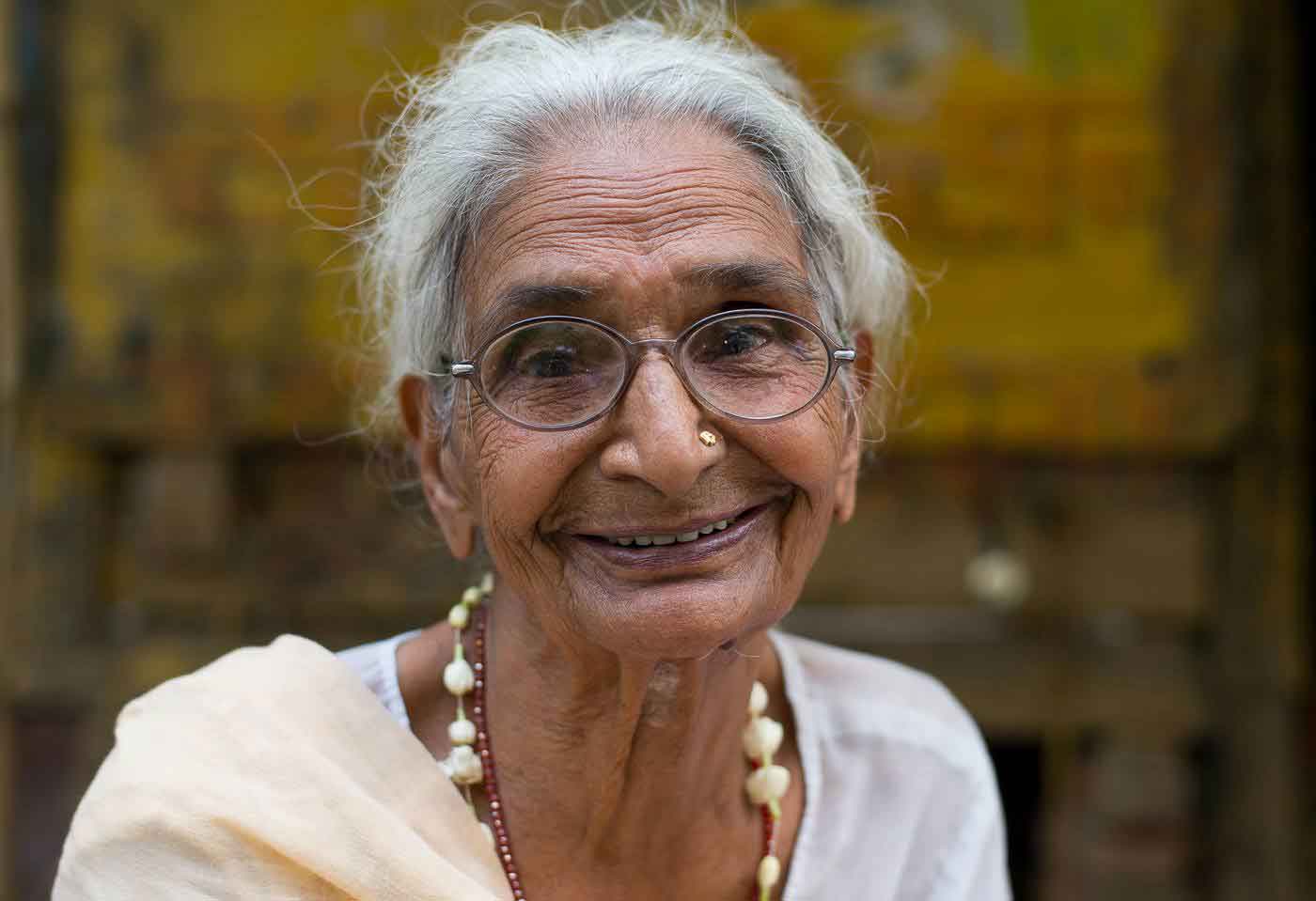 Patient smiling after successful parastomal hernia repair — back to comfortable daily life